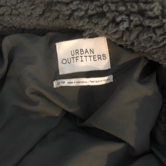 Outfit including TH, UO, and lucky brand - Picture 4 of 8